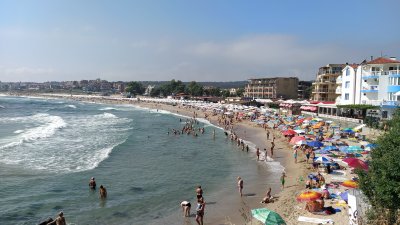 И плажовете в Созопол са пълни с туристи и свободни места трудно се намира. Снимки Авторът
