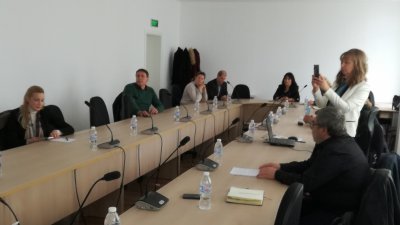 В кръглата маса участваха преподаватели и представители на бизнеса. Снимки университет Проф. д-р Асен Златаров