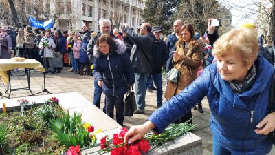 Бургас се поклони пред подвига на загиналите за свободата на България. Снимки Авторът