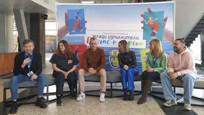 Журито пресява днес кандидатите за конкурса за изпълнители Бургас и морето. Снимка Авторът