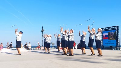 Мажоретките от Словакия показаха завидни умения в съчетанията, които представиха. Снимки Авторът