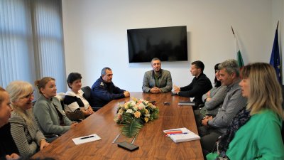 Срещата се състоя по инициатива на кмета на Общината Георги Лапчев (в средата). Снимка Община Царево