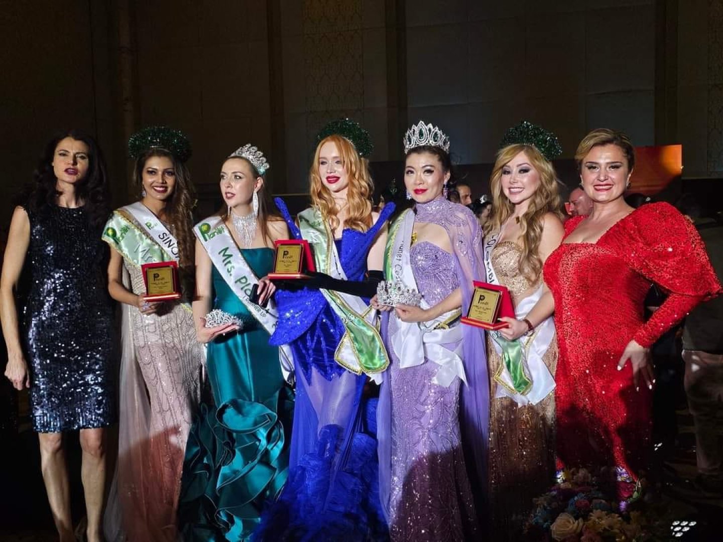 Татяна Ламбова (в средата със синята рокля) спечели престижния конкурс в Грузия. Снимки Ваня Кирова
