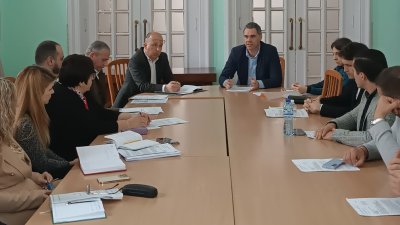 Срещата е по инициатива на областния управител Пламен Янев (в средата). Снимка Областна управа