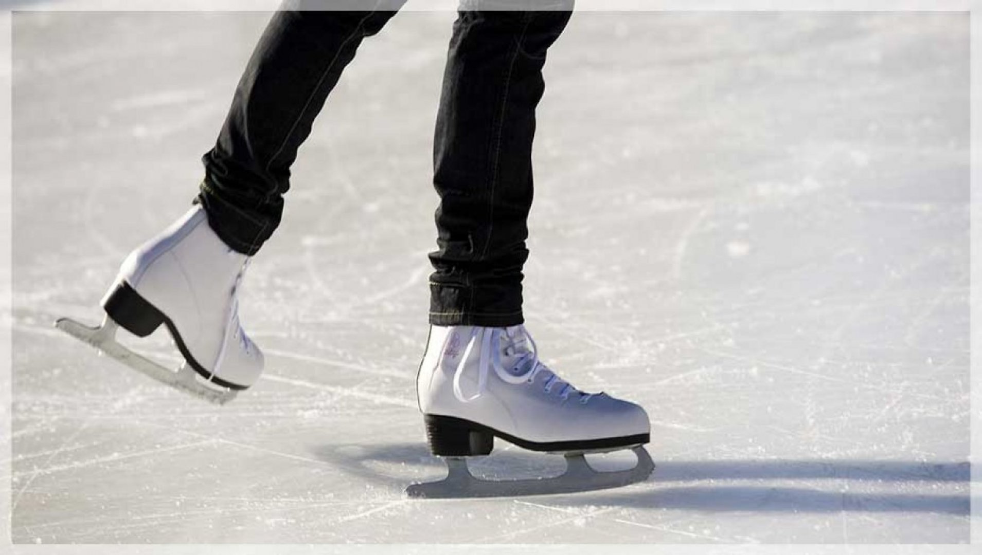 Лед коньки каток. Айс скейтинг. Каток коньки. Коньки фигурные на льду. Фигурное катание на коньках.