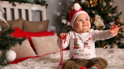 Райя Драгнева е на 9 месеца и половина и това е нейната първа Коледа