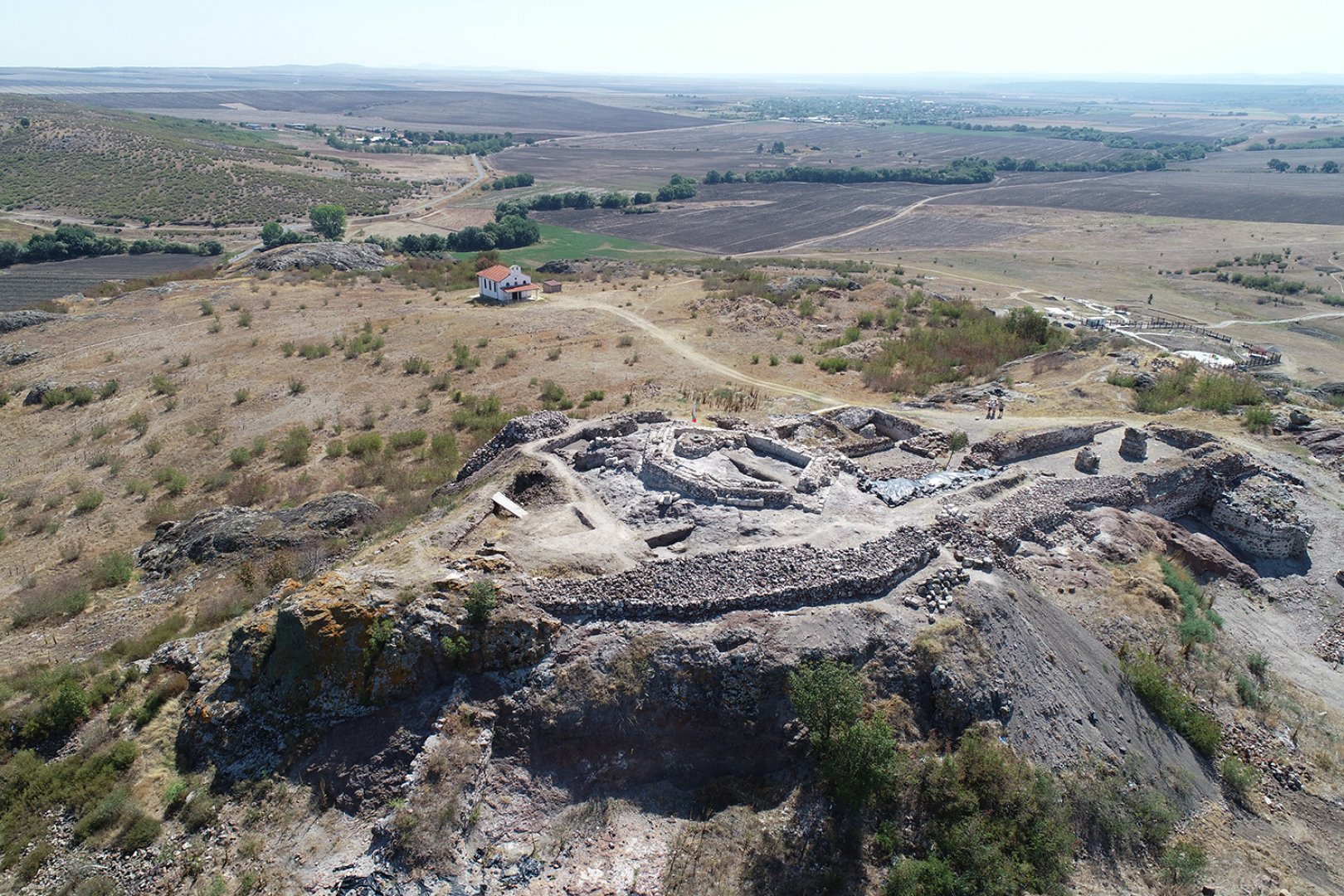 Със спечелените средства археологическият екип ще се опита тази година да проучи изцяло водохранилището на замъка и неговата източна крепостна стена. Снимка РИМ - Бургас