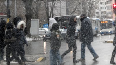 Заради очакваното понижение на температурите, кметът Иван Портних разпореди 27-и февруари да бъде неучебен ден. Снимка Архив Черноморие