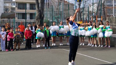 Валерия Дочева показа завидни умения с топка за баскетбол. Снимки Авторът