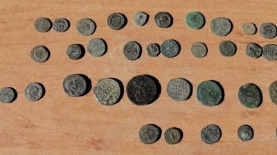 Монетите са били намерени в автомобил влизащ в страната от Турция. Снимка Агенция Митници