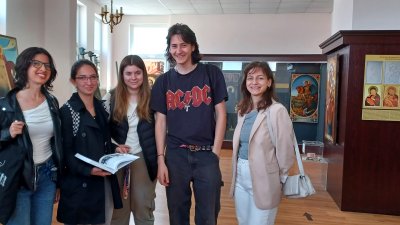 Студентите посетиха Историческата експозиция на музея. Снимка РИМ Бургас
