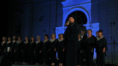Агатополският епископ Иеротей поздрави гостите на концерта. Снимки Бургас без цензура