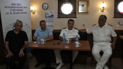 Две плавания на кораба са планирани това лято, каза адмирал Боян Медникаров (вдясно). Снимки Бургас без цензура