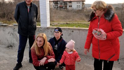 Евгения успяла да напусне Украйна заедно с децата и родителите си и да дойде в Созопол