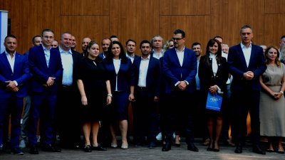 Доволни сме от резултата и от това, че имаме кмет на първи тур, каза Андрей Рунчев (четвъртият отдясно наляво). Снимка Архив Черноморие-бг