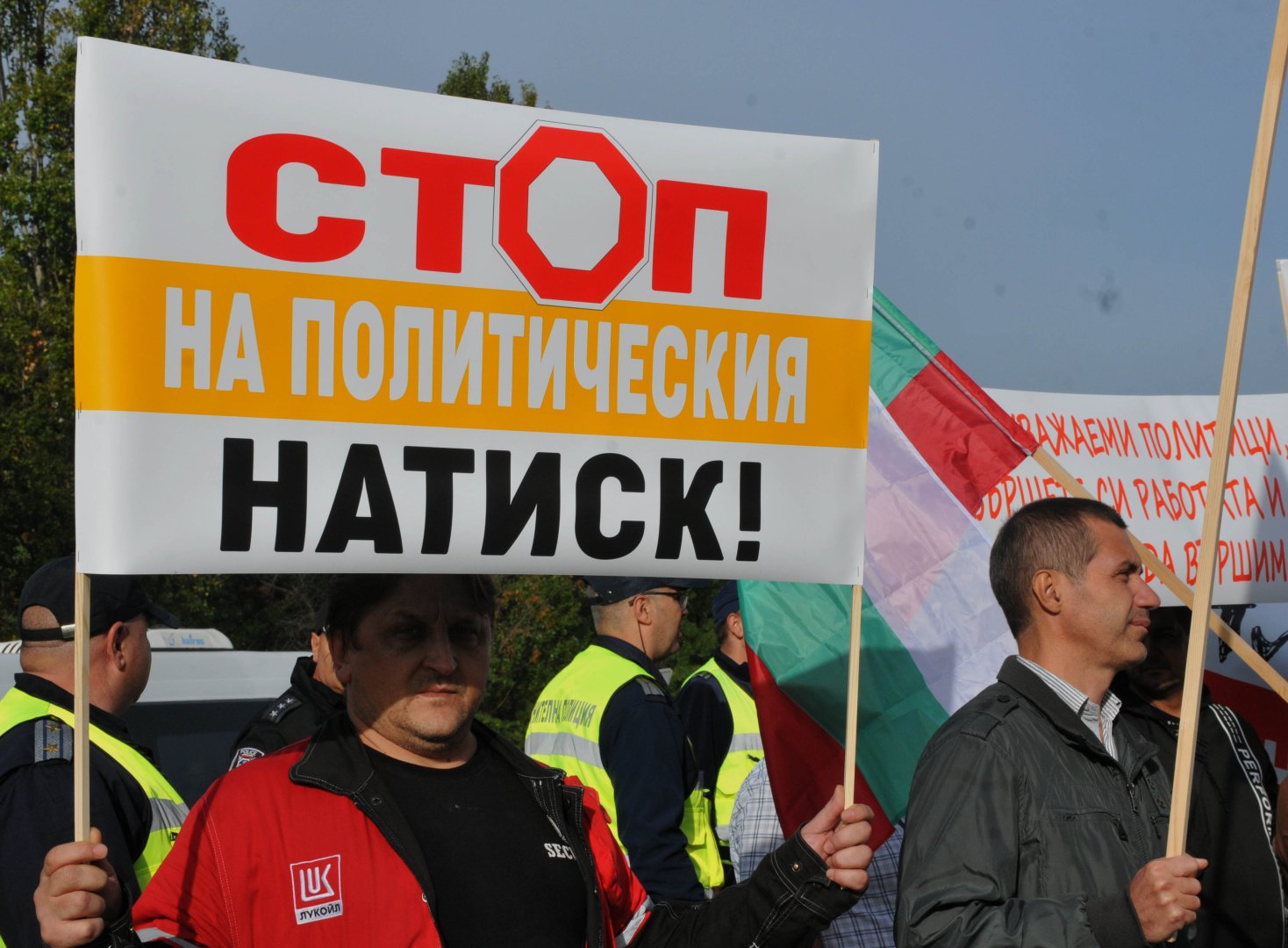 Протестиращите блокираха изхода на Бургас в посока София. Снимки Бургас без цензура