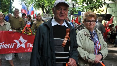 За поредна година руснаци, които живеят в Бургас и региона, се събраха под знамената на Безсмъртния полк. Снимки Бургас без цензура