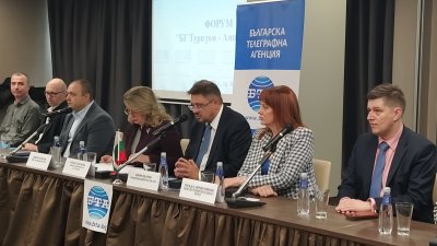 Форумът бе открит от Кирил Вълчев (в средата) - генерален директор на БТА и своеобразен домакин. Снимки Авторът