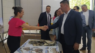 Генералният консул на Турция в Бургас Сенем Гюзел посрещаше гостите. Снимки Петя Добрева