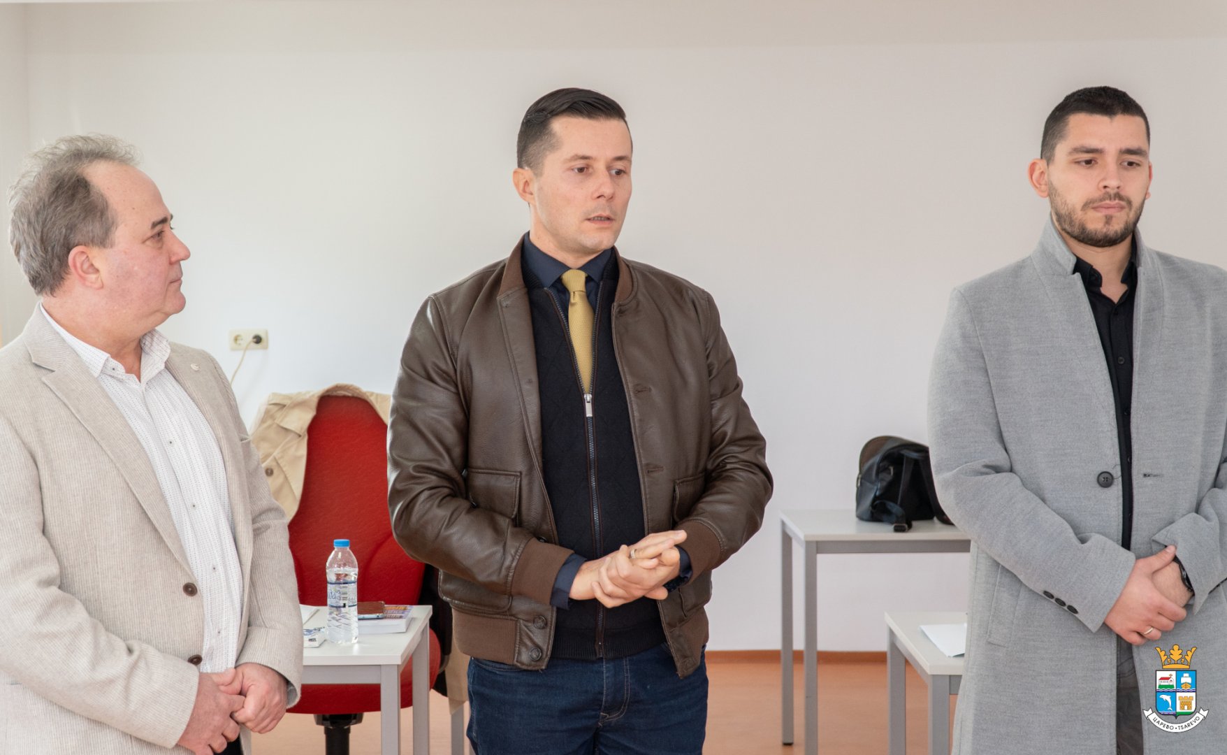 Кметът Марин Киров (в средата) посети учебния център на университета в Царево. Снимки Община Царево