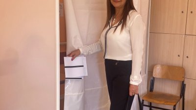 Севдалина Турманова гласува в ППМГ Акад. Никола Обрешков в Бургас