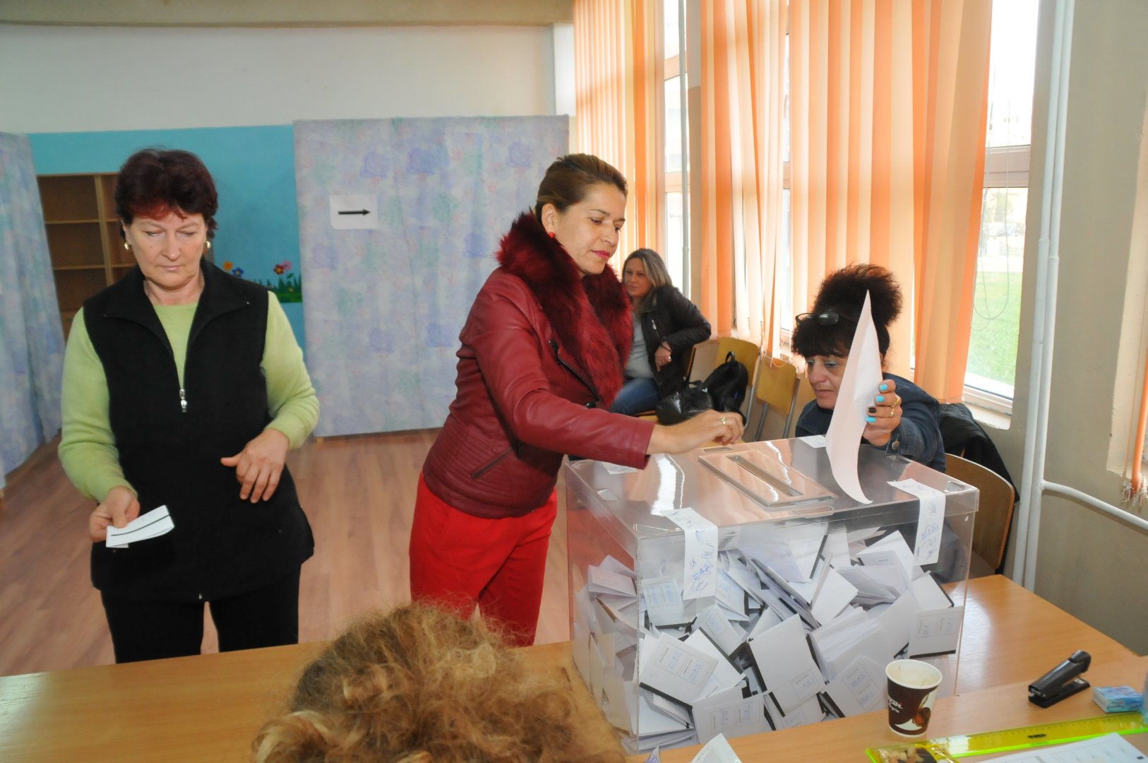 В община Приморско днес имаше балотажи за кмет на община и за кмет на Китен. Снимка Лина Главинова