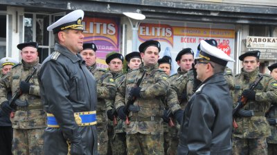 С военен ритуал започнаха тържествата по случай освобождението на Бургас. Снимки Черноморие-бг
