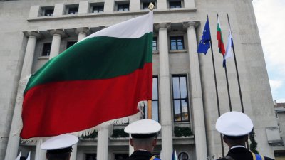 Сградата на Общината ще грейне в цветовете на българското знаме и на НАТО. Снимка Архив Черноморие-бг