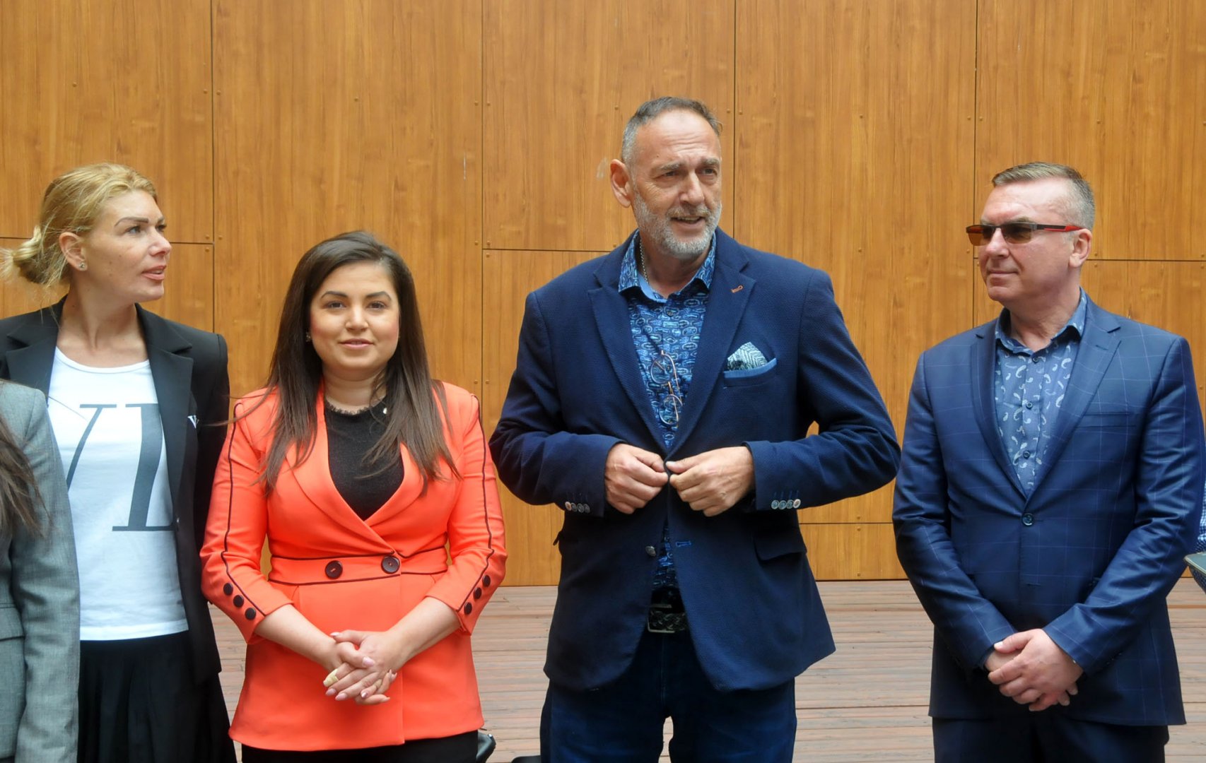 Най-голямата група в следващия парламент ще е на ГЕРБ, прогнозира водачът на листата на коалиция ГЕРБ - СДС Любен Дилов - син (вторият отдясно наляво). Снимки Черноморие-бг