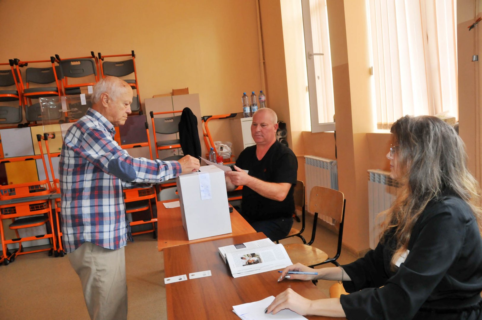 Избирателната активност към 16.00 часа е с около 2% по-ниска в сравнение с извънредните избори, които се проведоха на 14-ти ноември миналата година. Снимка Черноморие-бг