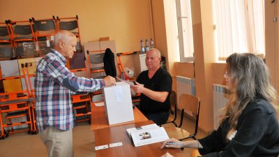 Избирателната активност към 16.00 часа е с около 2% по-ниска в сравнение с извънредните избори, които се проведоха на 14-ти ноември миналата година. Снимка Черноморие-бг