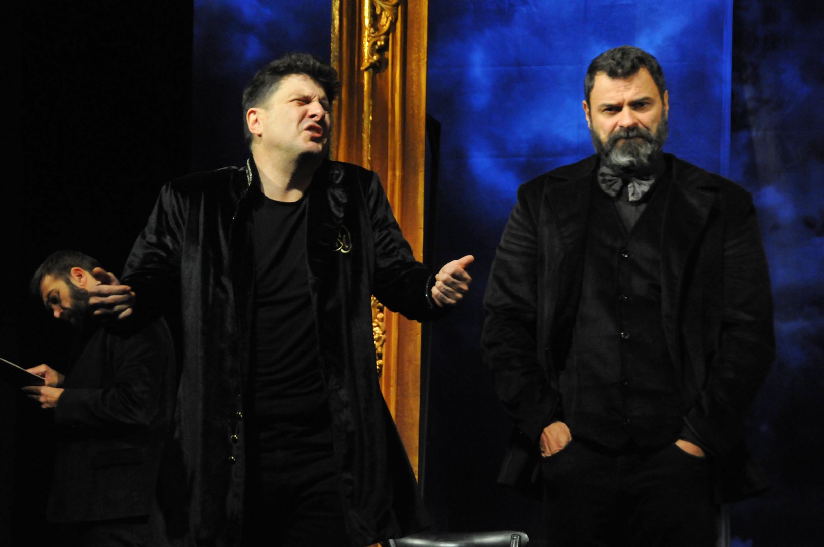 Асен Блатечки (вляво) и Стефан Иванов в сцена от Омразна любов. Снимки Черноморие-бг