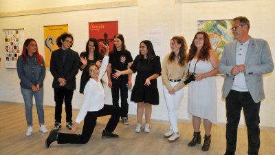Ректорът на НХА проф. Георги Янков откри изложбата на студентите от специалност Плакат и визуална комуникация. Снимки Черноморие-бг