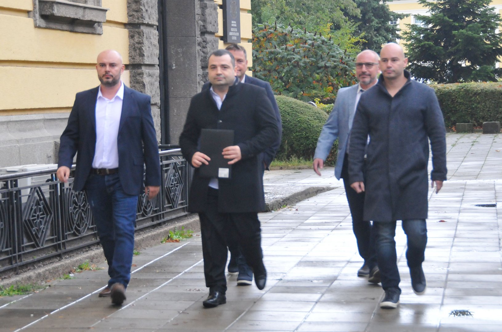 Константин Бачийски (в средата) е партийният депутат от СЕК в листата на Продължаваме промяната. Снимки Архив Черноморие-бг