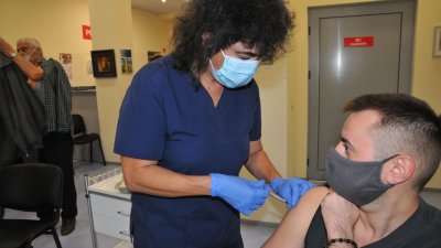 Масовата ваксинация с Астра Зенека започна в Бургас на 20-ти февруари. Втората доза ще бъде поставена в началото на май. Снимка Черноморие-бг