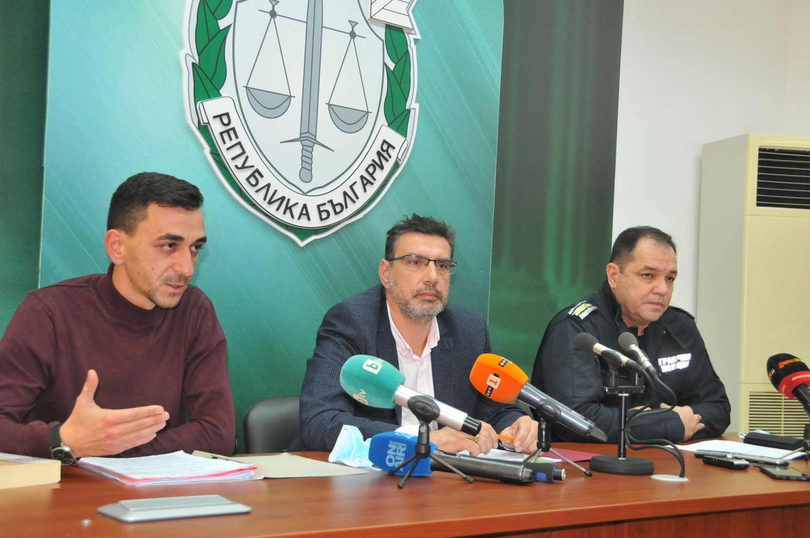 Срещу кмета на село Тича има образувано досъдебно производство, каза наблюдаващият прокурор Щилян Димитров (вляво). Снимка Черноморие-бг