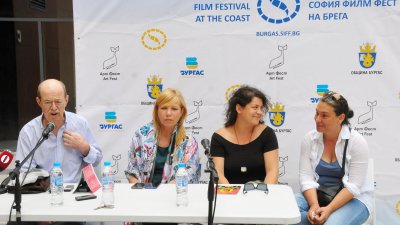 Проф. Георги Дюлгеров е председател на професионалното жури, което оценява филмите от конкурсната програма. Снимка Черноморие-бг