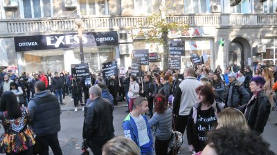 Около 300 представители на ресторантьорския бизнес протестираха срещу мерките въведени от Здравното минстерство във връзка с пандемията. Снимки Черноморие-бг