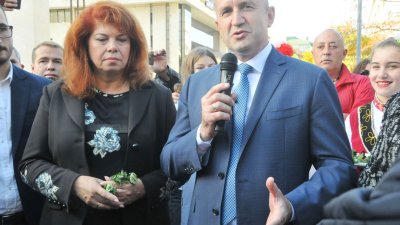 Румен Радев и Илияна Йотова разчитаха на подкрепата на БСП за спечелването на втория прединетски мандат. Снимка Архив Черноморие-бг