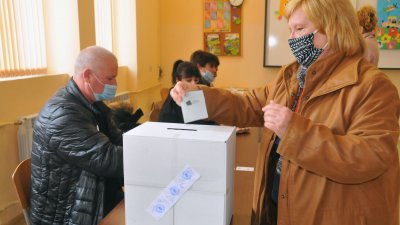 Активността към 11.00 часа е с по-ниска в сравнение с тази на изборите през ноември. Снимка Архив Черноморие-бг
