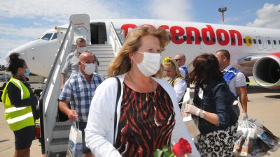 Носенето на маски е задължително и в самолета по време на полет. Снимка Черноморие-бг