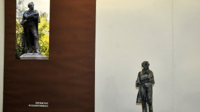 Паметникът на Александър Сергеевич Пушкин е дело на Петко Задгорски, а макетът е показан в изложбата по случай 120 години от рождението на художника. Снимки Черноморие-бг