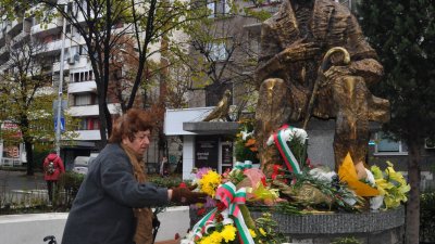Венци и цветя ще бъдат поставени пред паметника на Коджакафалията. Снимка Архив Черноморие-бг