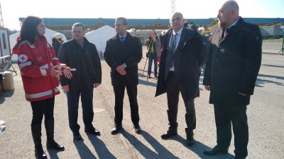 Министър Гьоков бе на среща със служители в Агенцията по заетостта, които имат изнесен пункт на ГКПП Дунав мост. Снимка МТСП