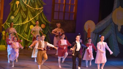 Първото представление е в неделя, 19-ти декември. Снимки Държавна опера - Бургас