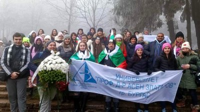 Инициативата за изкачването на Шипка е на Студентския съвет на университета. Снимки университет Проф. д-р Асен Златаров
