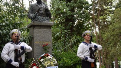Поклонението пред паметника на Ботев ще започне в 10.00 часа на 2-ри юни. Снимка Архив