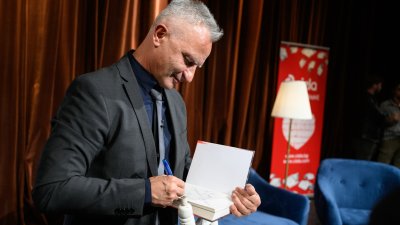 Захари Карабашлиев ще представи новия си роман в няколко български града
