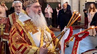 Варненскитя и Великопреславски митрополит Йоан служи в бургаския катедрален храм Св. св. Кирил и Методий