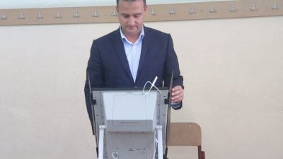 Жечо Станков упражни правото си глас в 09.30 часа. Снимка ГЕРБ